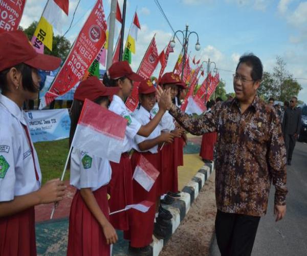Anak SD di Beltim toas bersama Menkominfo dan Gubernur