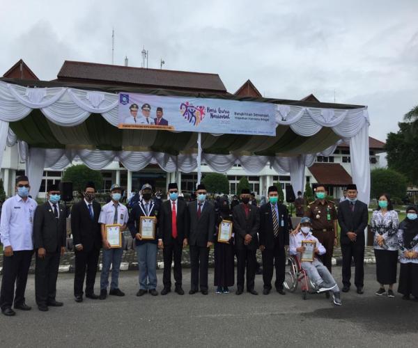 Upacara Hari Guru Nasional, Sekda Babel Baca Pesan Menteri Pendidikan dan Kebudayaan RI