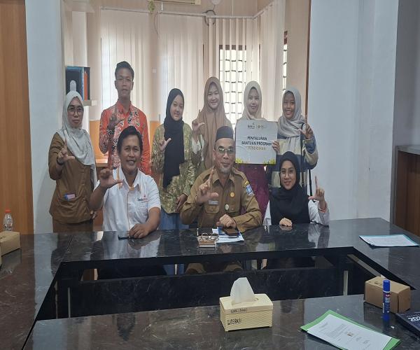 DINDIK PROV KEP BABEL LEPAS 8 SISWA PENERIMA BEASISWA POLTEKKES KEMENKES SURAKARTA