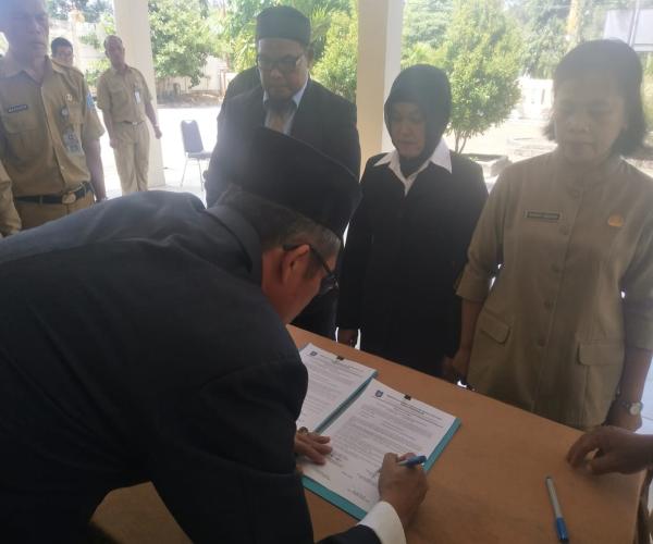 Kadis Lantik 3 Kepsek SMA/SMK dan SLB