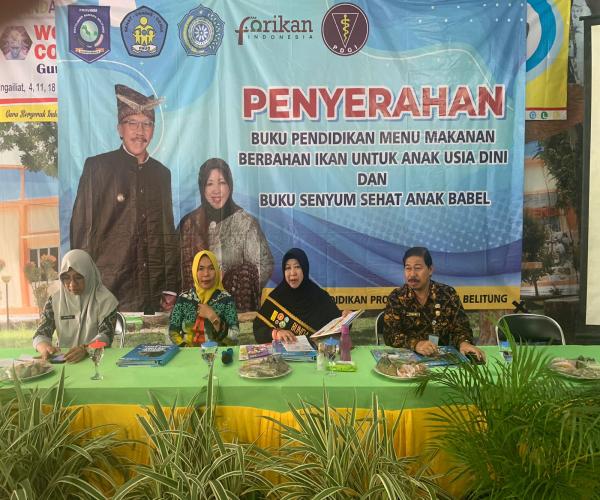 Bunda PAUD dan Kadis Pendidikan Serahkan 2 Buku Pendidikan