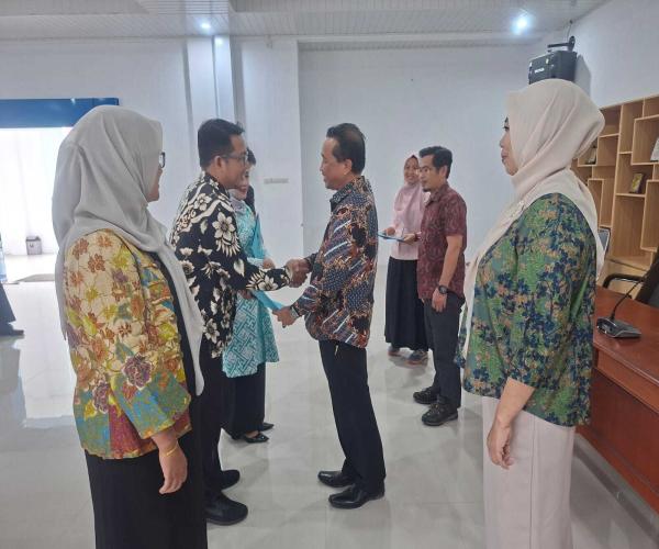 Plt.Kadin Pendidikan Prov. Kep. Babel Serahkan 40 SK PPPK Paruh Waktu, Begini Arahannya