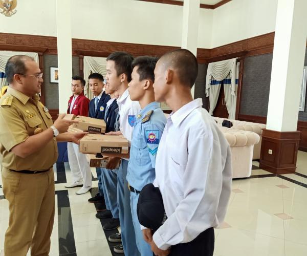 Gubernur Erzaldi Peduli Mahasiswa dan Pelajar 