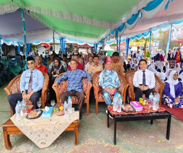 Plt. Kadin Pendidikan Babel Hadiri Acara Perayaan Ultah ke-67 SMA N 1 Pangkalpinang