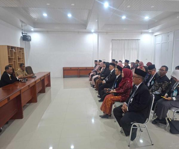 Arahan Plt. Kadis Pendidikan kepada 16 Kepsek SMA/SMK yang Baru Dilantik 