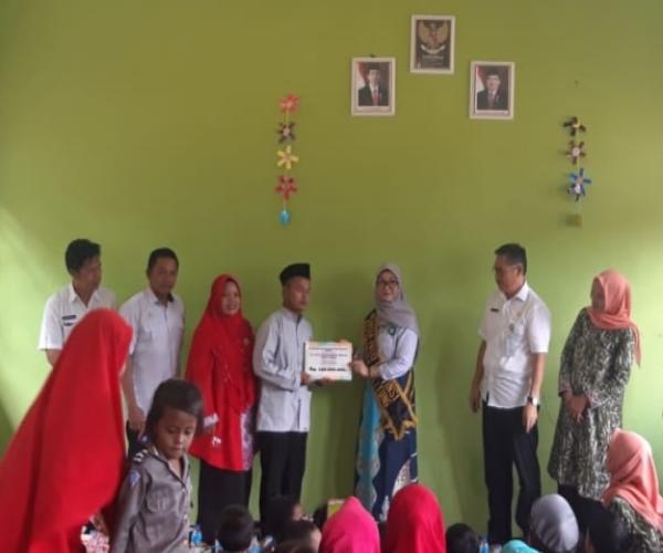 Bunda Melati Kunjungi PAUD Lubuk Besar, Serahkan Dana Hibah Rp 150 Juta untuk Pembangunan Ruang Kelas Baru