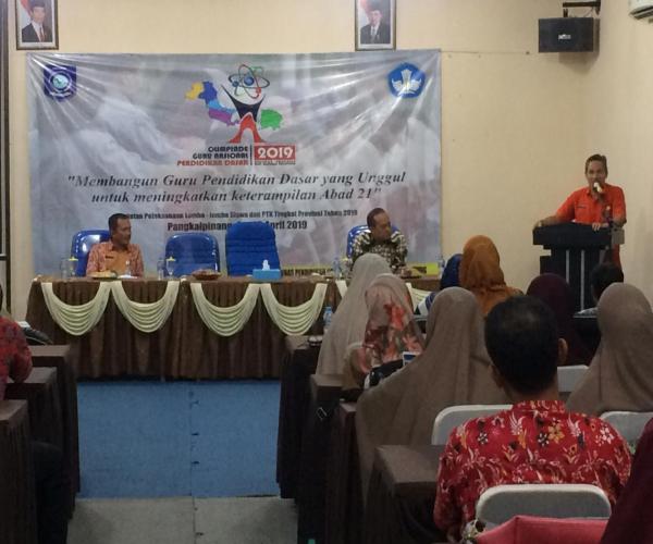 Membangun Guru Pendidikan Dasar yang Unggul	