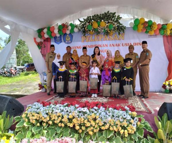 Bunda PAUD Provinsi Babel Hadiri Pelepasan Peserta Didik Jenjang PAUD se-Kecamatan Belinyu