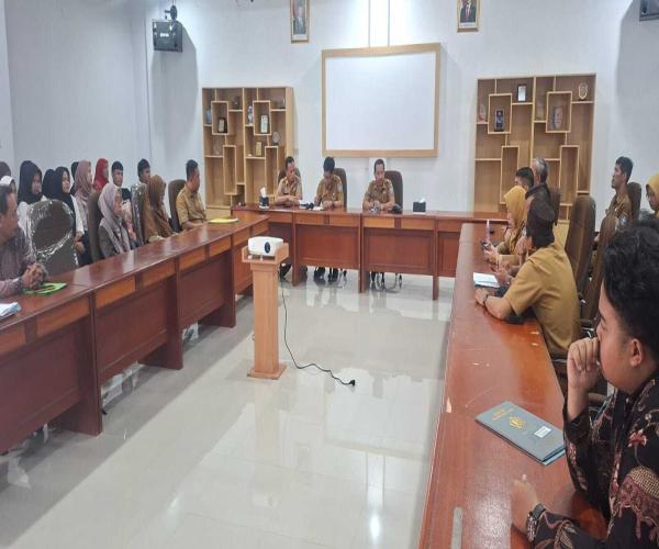 Penyerahan Simbolis Ijazah SMA/SMK yang Masih Tersimpan di Satuan Pendidikan