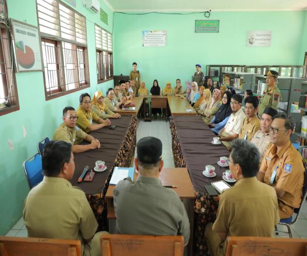 Siswa SMA I Merawang Antusias Sambut Kunjungan Gubernur Hidayat Arsani