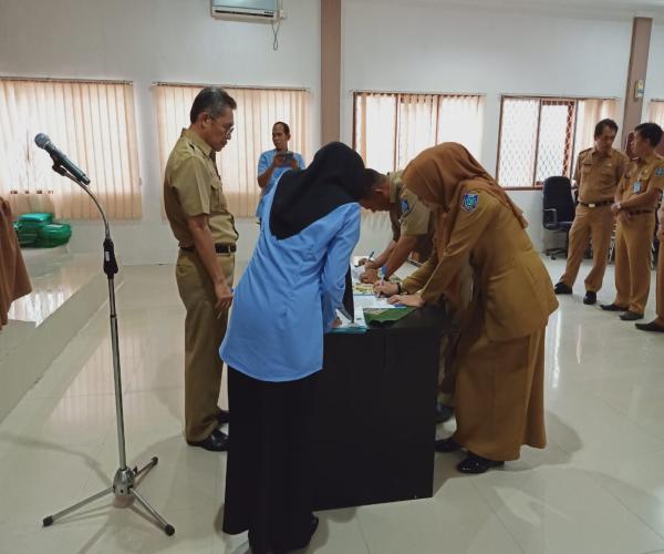 Pejabat Eselon Dindik Tandatangani Fakta Integritas 