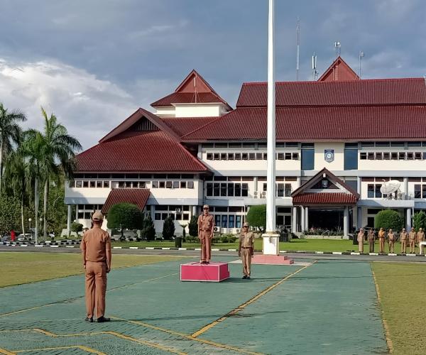 Kadis Pendidikan Pimpin Upacara Bendera Mingguan, Tingkatkan SDM Babel 
